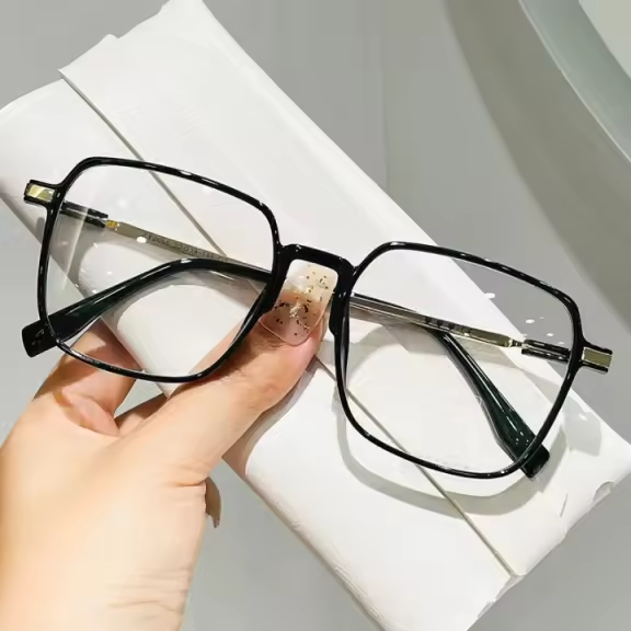 Des lunettes d'élégance et de haute qualité pour les femmes.